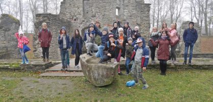 Koolivaheajal said Põltsamaa lossi laagris kokku noored ajarändurid